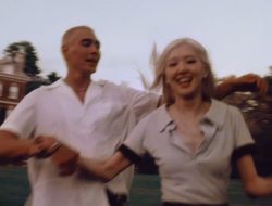 Lirik Lagu dan Terjemahan ‘Toxic Till the End’ Rosé